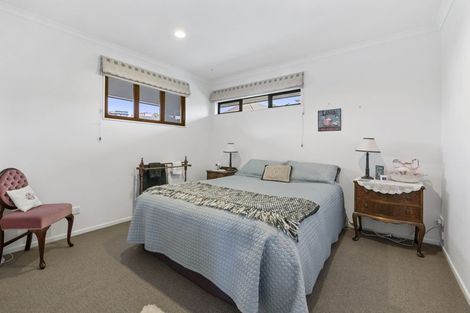 Photo of property in 9 Grovenor Drive, Orewa, 0931