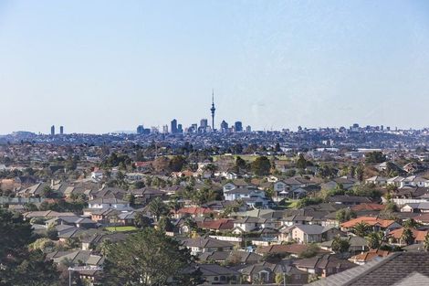 Photo of property in 84 Lake Panorama Drive, Henderson Valley, Auckland, 0612