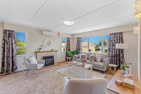 Photo of property in 10 Walton Road, Paraparaumu Beach, Paraparaumu, 5032