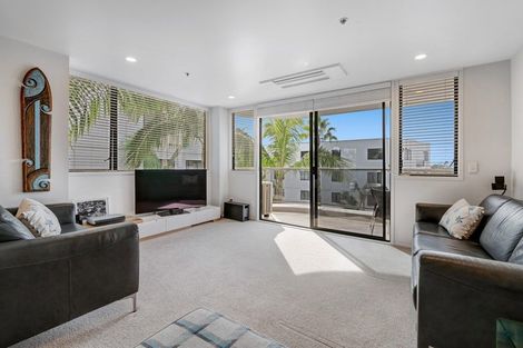 Photo of property in 3a/171 Hurstmere Road, Takapuna, Auckland, 0622