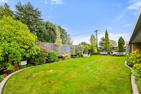 Photo of property in 25 Farquhars Road, Redwood, Christchurch, 8051