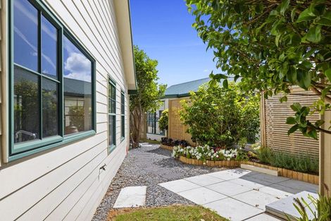 Photo of property in 2/70 Whiteley Street, Moturoa, New Plymouth, 4310