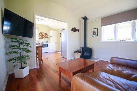 Photo of property in 5 Te Awe Awe Grove, Himatangi Beach, Foxton, 4891