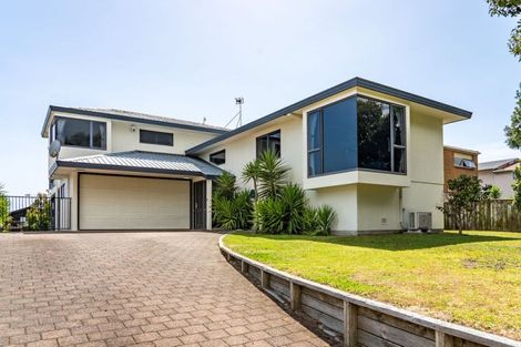 Photo of property in 19 Simpson Road, Papamoa Beach, Papamoa, 3118
