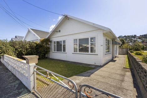 Photo of property in 100 Yule Street, Lyall Bay, Wellington, 6022
