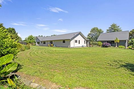 Photo of property in 424 Tararua Road, Levin, 5571