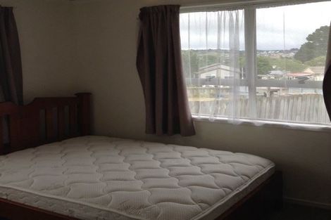 Photo of property in 28 Rena Place, West Harbour, Auckland, 0618