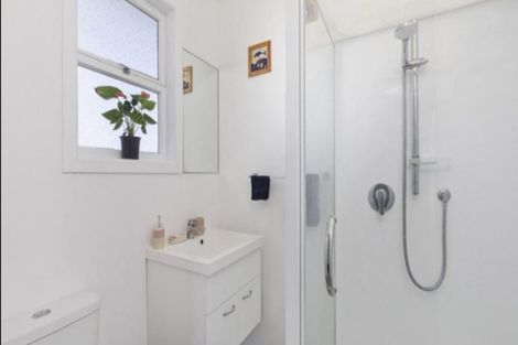 Photo of property in 1/412 East Coast Road, Sunnynook, Auckland, 0630