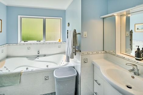 Photo of property in 7 Tui Terrace, Tawa, Wellington, 5028