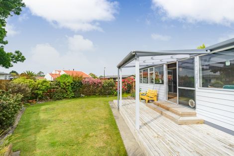 Photo of property in 10 Forbes Place, Kelvin Grove, Palmerston North, 4414