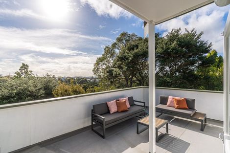 Photo of property in 3 Tranquil Glade, Hillcrest, Auckland, 0627