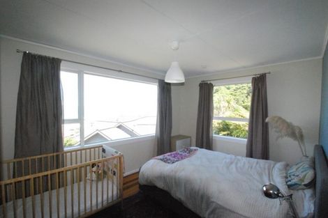 Photo of property in 36 Rakeiora Grove, Korokoro, Lower Hutt, 5012