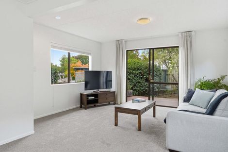 Photo of property in 2/26 Sunward Rise, Glenfield, Auckland, 0629