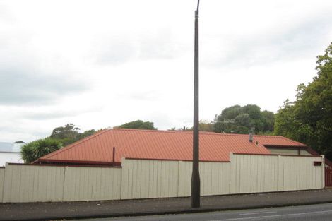 Photo of property in 75 Morley Street, New Plymouth, 4310