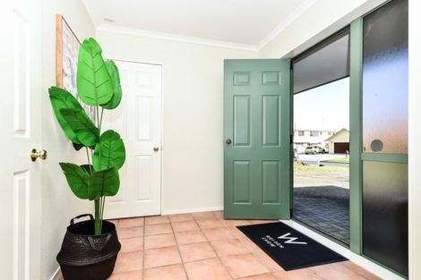 Photo of property in 1 Castlewold Place, Huntington, Hamilton, 3210