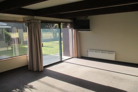 Photo of property in 4 Regalwood Close, Parklands, Christchurch, 8083