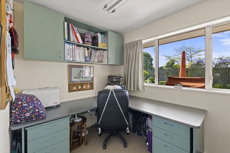 Photo of property in 36 Farnswood Place, Redwood, Christchurch, 8051