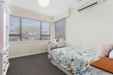 Photo of property in 12 Deane Avenue, Titirangi, Auckland, 0604