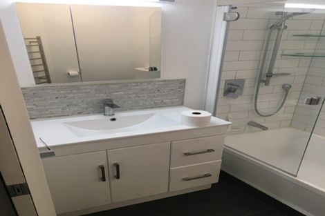 Photo of property in Luxford Villas, 115/72 Herald Street, Berhampore, Wellington, 6023