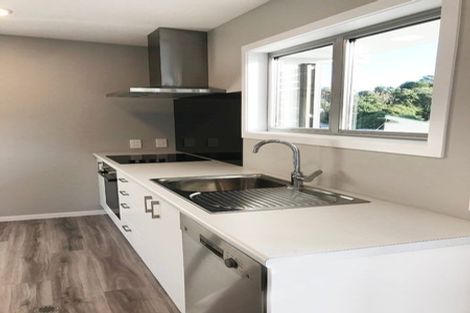 Photo of property in 3/14 Atkinson Street, Newlands, Wellington, 6037