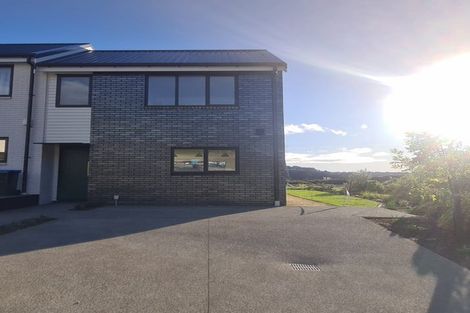 Photo of property in 2 Bee Lane, Whitby, Porirua, 5024