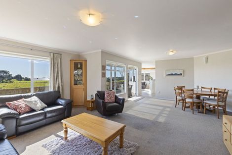 Photo of property in 2/13 Chatswood Grove, Fitzroy, New Plymouth, 4312