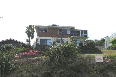 Photo of property in 5 Commodore Parry Road, Castor Bay, Auckland, 0620