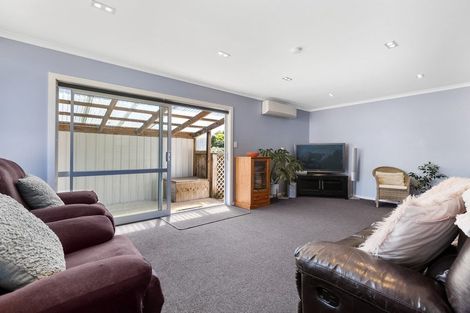 Photo of property in 9 Regent Place, Blagdon, New Plymouth, 4310
