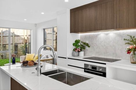Photo of property in 7d Maroubra Place, Botany Downs, Auckland, 2010