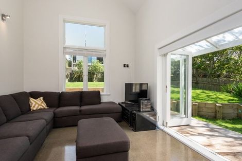 Photo of property in 1 Overtoun Terrace, Hataitai, Wellington, 6021