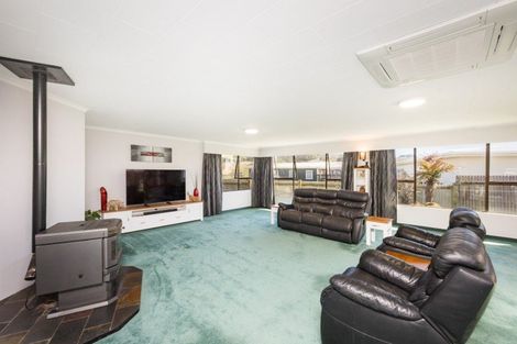 Photo of property in 9 Chrystal Street, Foxton Beach, Foxton, 4815