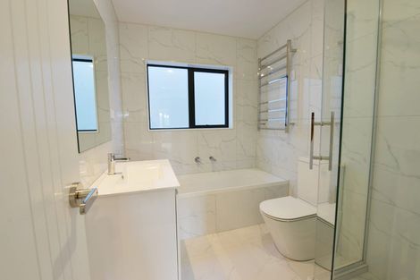 Photo of property in 43d Fitzherbert Avenue, West Harbour, Auckland, 0618