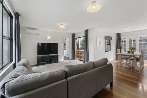 Photo of property in 41 Elizabeth Street, Waikanae, 5036