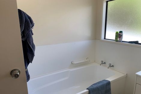 Photo of property in 28 Orton Street, Glenfield, Auckland, 0627