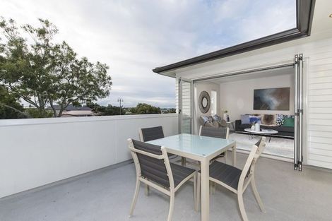 Photo of property in 69 Buscomb Avenue, Henderson, Auckland, 0610