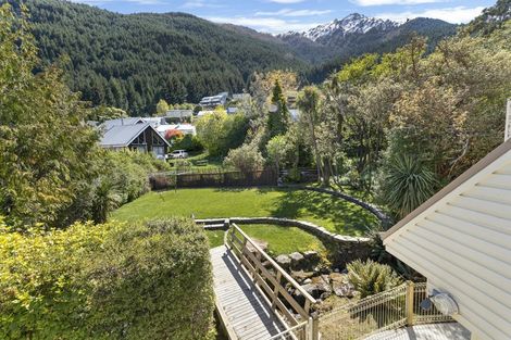Photo of property in 18 Williams Street, Sunshine Bay, Queenstown, 9300