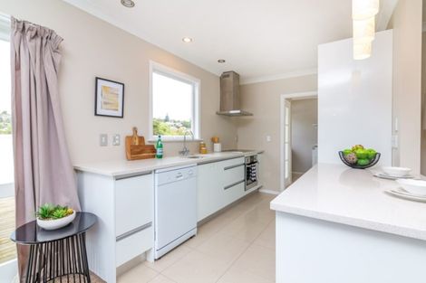 Photo of property in 27 Compton Street, Hillcrest, Auckland, 0627