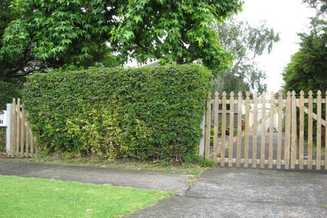 Photo of property in 24 Seaforth Avenue, Mangere Bridge, Auckland, 2022