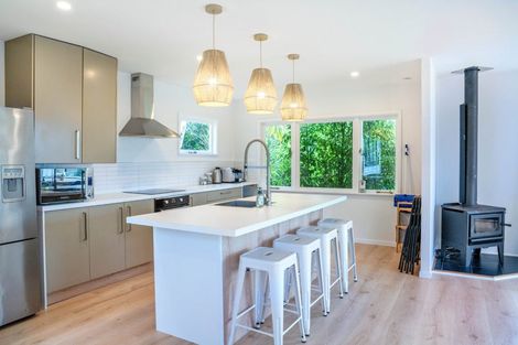 Photo of property in 15 Pacific Parade, Army Bay, Whangaparaoa, 0930