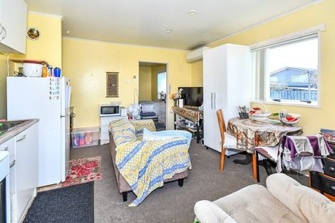 Photo of property in 16 Ranfurly Road, Papatoetoe, Auckland, 2104