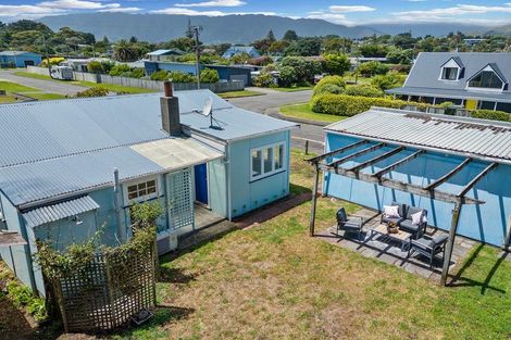 Photo of property in 18 Waimea Road, Waikanae Beach, Waikanae, 5036