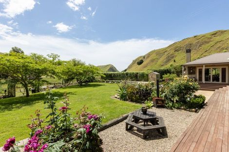 Photo of property in 11 Mangakuri Road, Kairakau, Havelock North, 4295