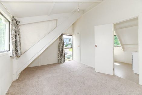 Photo of property in 2/30 Glen Vista Place, Bayview, Auckland, 0629