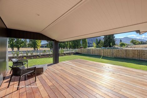 Photo of property in 15 Rubus Street, Wanaka, 9382