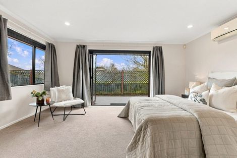 Photo of property in 21 Sorrento Place, Kelvin Grove, Palmerston North, 4414