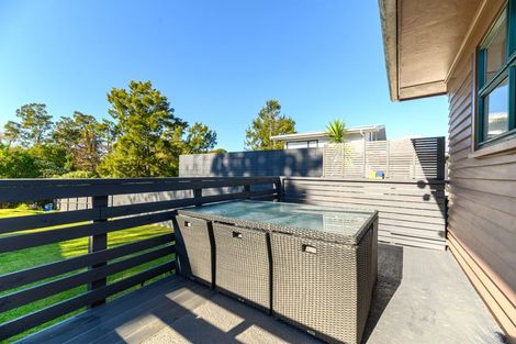 Photo of property in 9 Longburn Road, Henderson, Auckland, 0610