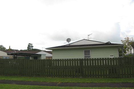 Photo of property in 1/35 Challen Close, Conifer Grove, Takanini, 2112