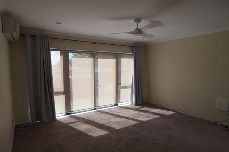 Photo of property in 9 Graven Court, Henderson, Auckland, 0612