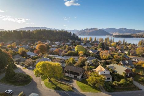 Photo of property in 10 Heuchan Lane, Wanaka, 9305
