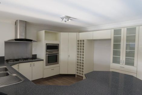 Photo of property in 5 Flight Place, Lower Vogeltown, New Plymouth, 4310